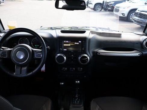 Used 2018 Jeep Wrangler Unlimited Sahara AWD/4WD image 37