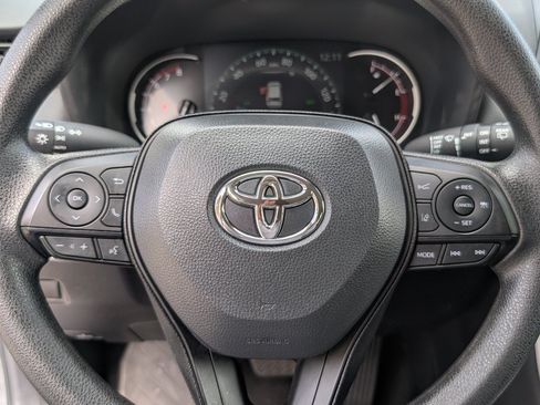 Used 2025 Toyota RAV4 XLE FWD image 18