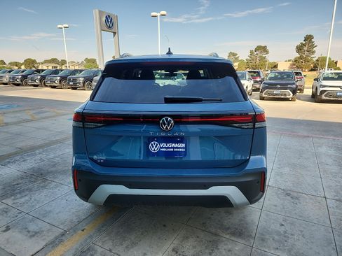 New 2026 Volkswagen Tiguan SE FWD image 6
