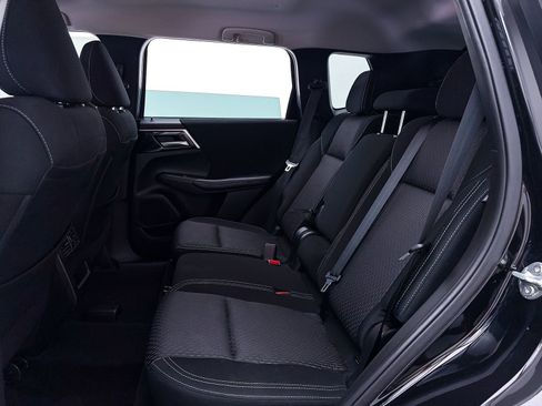 Used 2023 Mitsubishi Outlander ES FWD image 33