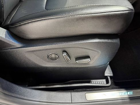 Used 2016 Ford Edge Titanium w/ Technology Package image 32