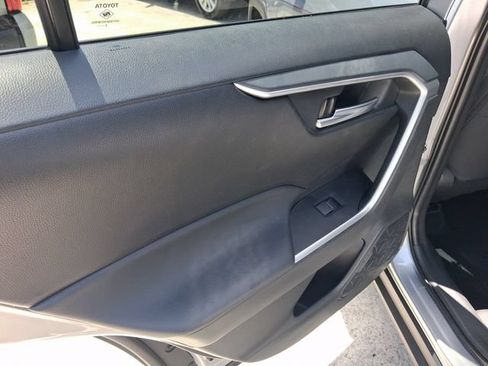 Used 2025 Toyota RAV4 XLE AWD/4WD image 9