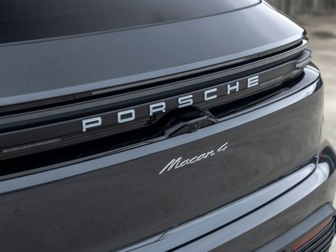 New 2026 Porsche Macan 4 Electric AWD/4WD image 19