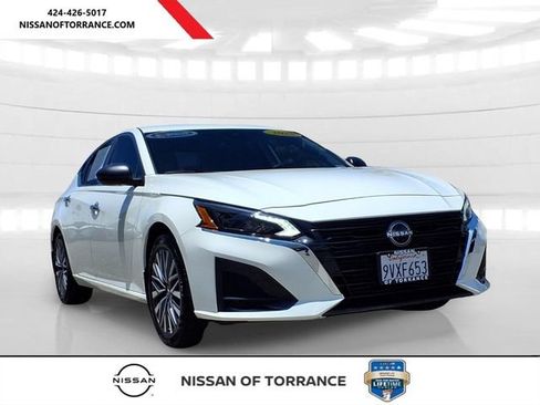 Used 2025 Nissan Altima 2.5 SV FWD image 1