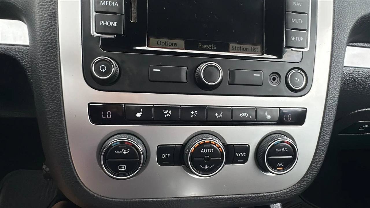 Used 2015 Volkswagen Eos Komfort FWD image 44