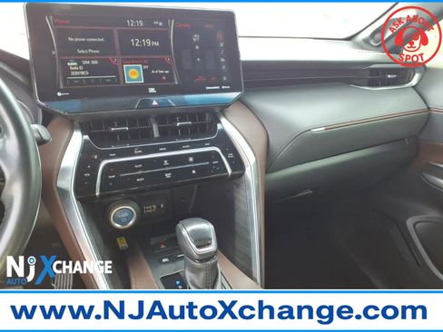 Used 2021 Toyota Venza Limited image 36