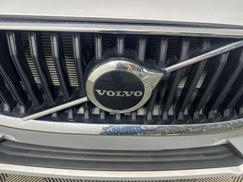 Used 2022 Volvo XC60 B5 Momentum image 9