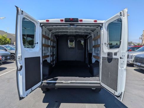 Used 2025 RAM ProMaster 2500 w/ U-Haul Equipment Group FWD image 30