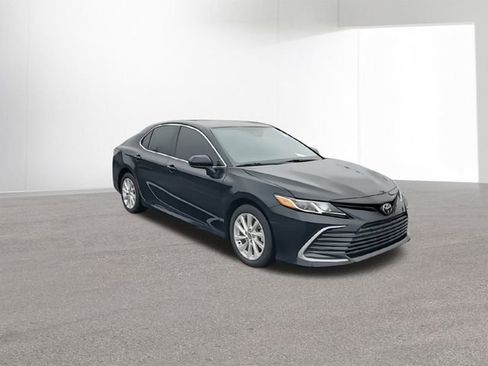 Used 2023 Toyota Camry LE image 2