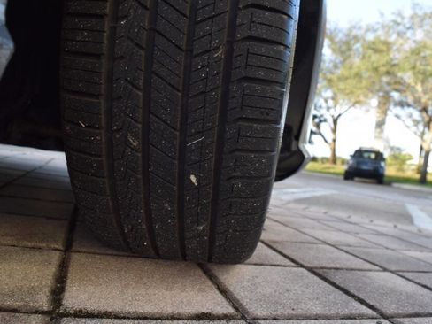 Used 2010 Mercedes-Benz E 350 4MATIC Sedan image 90