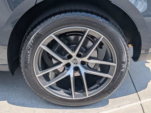 Certified 2026 Porsche Macan AWD/4WD image 31