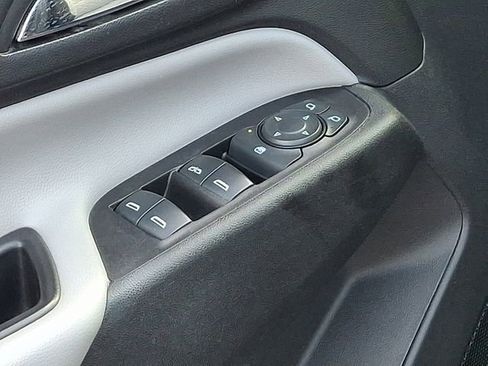 Used 2019 Chevrolet Equinox LS image 28