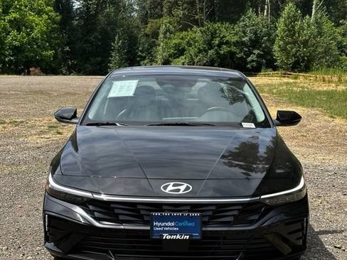Certified 2025 Hyundai Elantra Limited FWD image 3