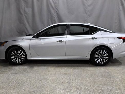 Used 2024 Nissan Altima 2.5 SV image 5