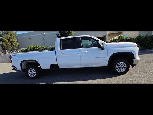 Used 2024 Chevrolet Silverado 2500 LT w/ Convenience Package AWD/4WD image 12