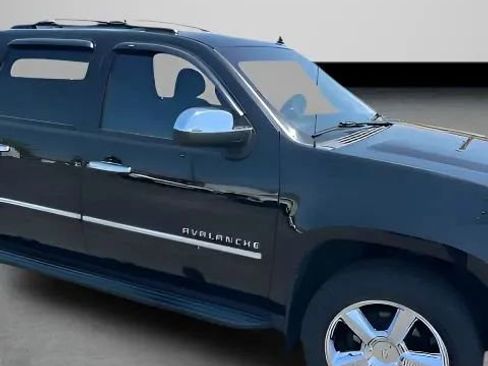 Used 2013 Chevrolet Avalanche LTZ AWD/4WD image 29