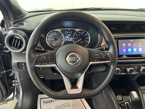 Used 2020 Nissan Kicks S FWD image 11
