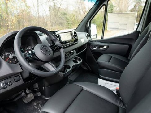 New 2025 Mercedes-Benz Sprinter 2500 image 10