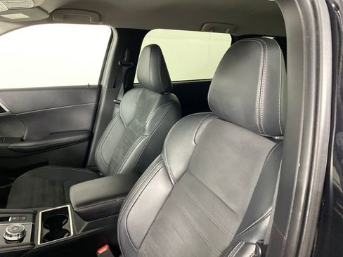 Used 2024 Mitsubishi Outlander SE image 8