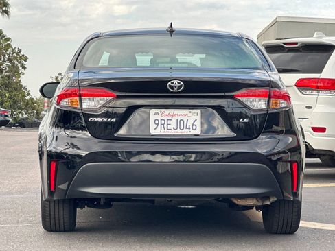 Used 2025 Toyota Corolla LE FWD image 4