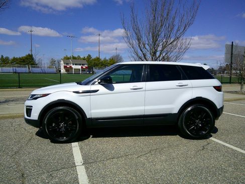 Used 2018 Land Rover Range Rover Evoque SE Premium image 20