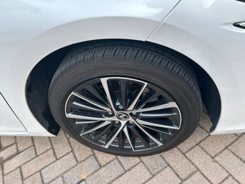 Used 2024 Lexus ES 300h w/ Premium Package FWD image 10