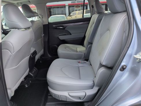 Used 2023 Toyota Highlander Platinum image 25