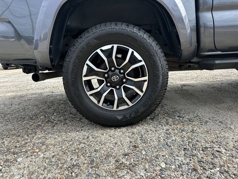 Used 2020 Toyota Tacoma TRD Sport RWD image 19