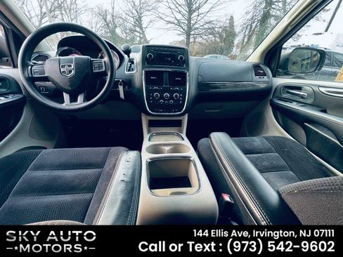 Used 2014 Dodge Grand Caravan SXT image 7