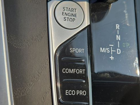 Used 2022 BMW X7 xDrive40i image 25