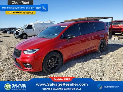 Used 2024 Chrysler Pacifica Touring-L w/ Uconnect Theater Family Group