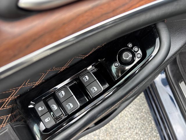Used 2023 Jeep Grand Cherokee Summit w/ Adv Protech Group IV AWD/4WD image 21