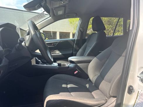 Used 2023 Toyota RAV4 LE FWD image 7