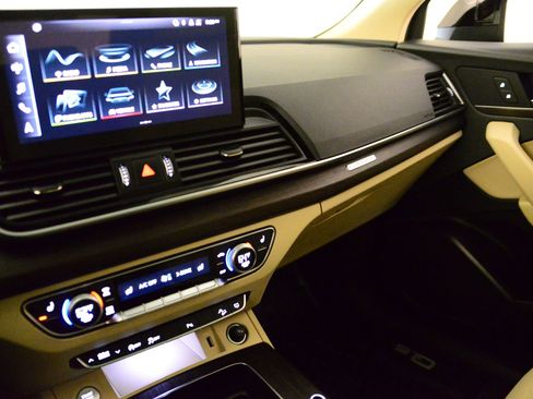 Certified 2025 Audi Q5 Premium image 30