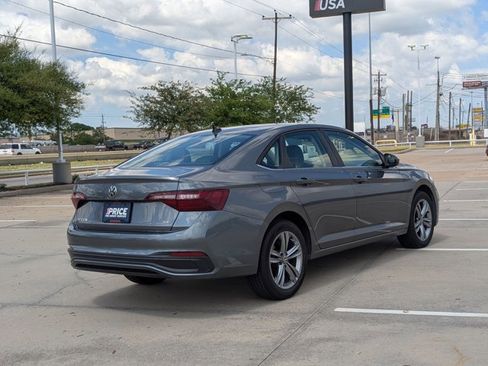 Used 2025 Volkswagen Jetta S image 5