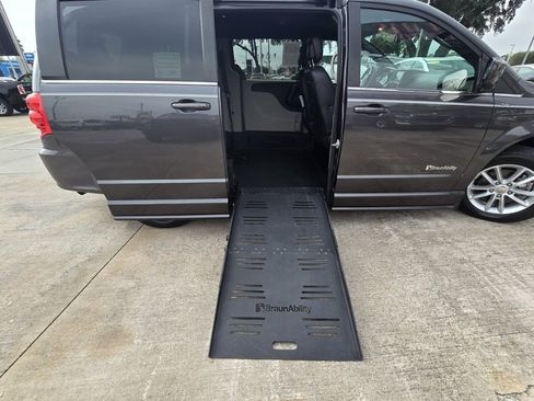 Used 2020 Dodge Grand Caravan SXT image 8