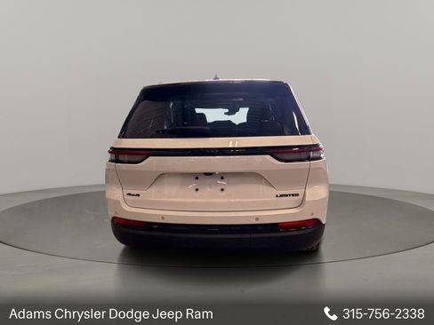 Used 2023 Jeep Grand Cherokee Limited w/ Black Appearance Package AWD/4WD image 4