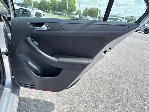Used 2014 Volkswagen Jetta SE FWD image 16