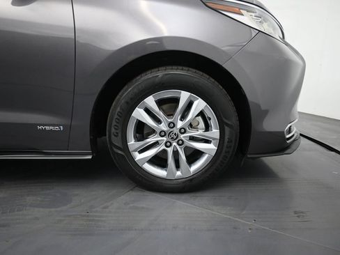 Used 2021 Toyota Sienna Limited FWD image 8