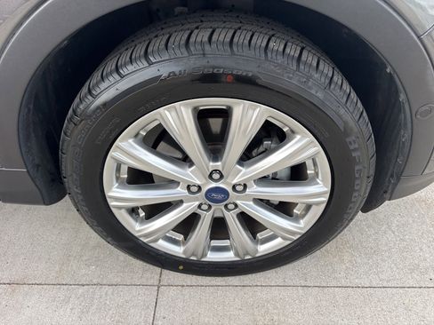 Certified 2018 Ford Escape Titanium AWD/4WD image 20
