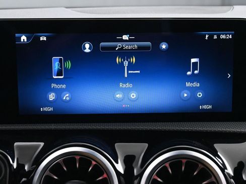 Used 2025 Mercedes-Benz CLA 250 4MATIC image 29