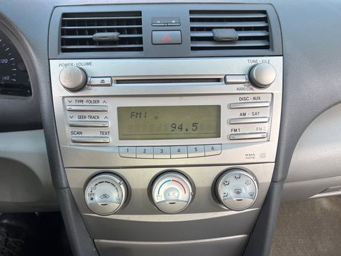 Used 2010 Toyota Camry image 25