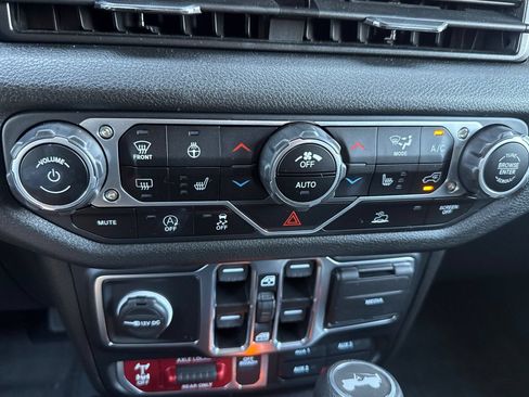 Used 2024 Jeep Wrangler Unlimited Sport AWD/4WD image 26