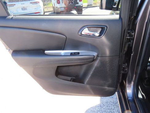 Used 2018 Dodge Journey SXT w/ Premium Group image 19