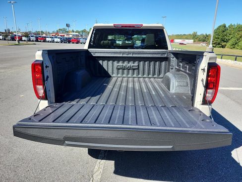 New 2026 GMC Sierra 1500 SLE image 9