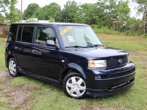 Used 2005 Scion xB FWD image 3