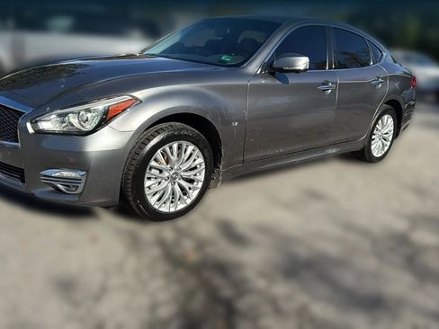 Used 2015 INFINITI Q70 3.7 w/ Deluxe Touring Package image 1