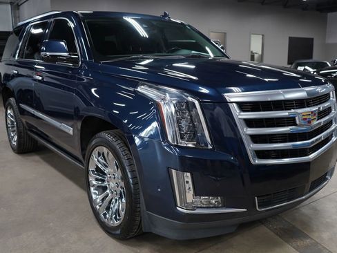 Used 2020 Cadillac Escalade Premium Luxury RWD image 7