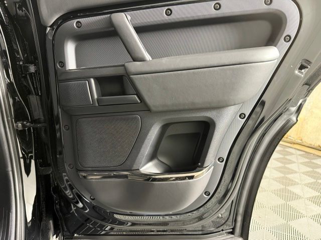 New 2026 Land Rover Defender 110 OCTA AWD/4WD image 28