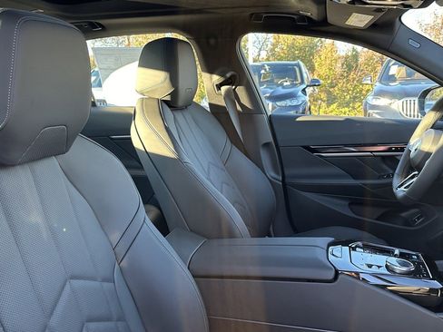 Used 2025 BMW i5 xDrive40 w/ M Sport Package image 32